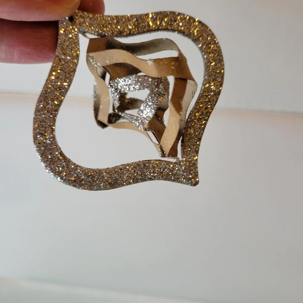 West Elm Kraft & Glitter Snowflake Ornaments (4) in Nested Box ~ VGUC